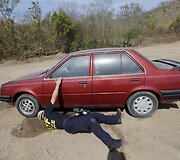 Tailando tyrėjai atlieka bandomuosius sprogdinimus