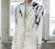 &bdquo;Bouchra Jarrar&ldquo; 2016 m. pavasario-vasaros kolekcijos modelis