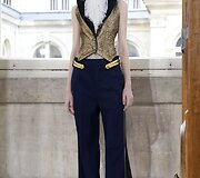 &bdquo;Bouchra Jarrar&ldquo; 2016 m. pavasario-vasaros kolekcijos modelis