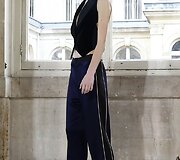 &bdquo;Bouchra Jarrar&ldquo; 2016 m. pavasario-vasaros kolekcijos modelis
