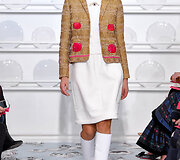 &bdquo;Schiaparelli&ldquo; 2016 m. pavasario-vasaros kolekcijos modelis
