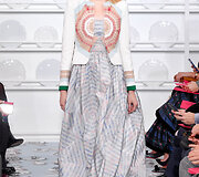&bdquo;Schiaparelli&ldquo; 2016 m. pavasario-vasaros kolekcijos modelis