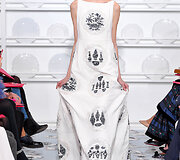 &bdquo;Schiaparelli&ldquo; 2016 m. pavasario-vasaros kolekcijos modelis