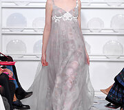 &bdquo;Schiaparelli&ldquo; 2016 m. pavasario-vasaros kolekcijos modelis