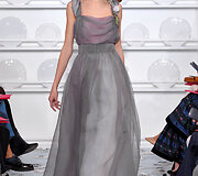 &bdquo;Schiaparelli&ldquo; 2016 m. pavasario-vasaros kolekcijos modelis