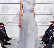 &bdquo;Schiaparelli&ldquo; 2016 m. pavasario-vasaros kolekcijos modelis