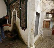 Alžyro mieste i&scaron;likę osmanų laikų Kasba tvirtovė ir Didžioji mečetė su minaretu