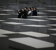 Turistai Holokausto memoriale Berlyne