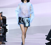 &bdquo;Giorgio Armani&ldquo; 2016 m. pavasario-vasaros kolekcijos modelis