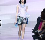 &bdquo;Giorgio Armani&ldquo; 2016 m. pavasario-vasaros kolekcijos modelis