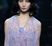 &bdquo;Giorgio Armani&ldquo; 2016 m. pavasario-vasaros kolekcijos modelis