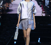 &bdquo;Giorgio Armani&ldquo; 2016 m. pavasario-vasaros kolekcijos modelis