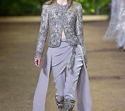 &bdquo;Elie Saab&ldquo; 2016 m. pavasario-vasaros kolekcijos modelis
