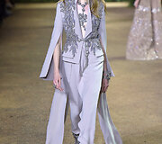 &bdquo;Elie Saab&ldquo; 2016 m. pavasario-vasaros kolekcijos modelis