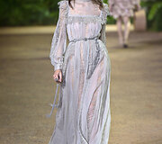 &bdquo;Elie Saab&ldquo; 2016 m. pavasario-vasaros kolekcijos modelis