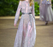 &bdquo;Elie Saab&ldquo; 2016 m. pavasario-vasaros kolekcijos modelis