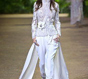 &bdquo;Elie Saab&ldquo; 2016 m. pavasario-vasaros kolekcijos modelis