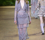 &bdquo;Elie Saab&ldquo; 2016 m. pavasario-vasaros kolekcijos modelis