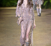 &bdquo;Elie Saab&ldquo; 2016 m. pavasario-vasaros kolekcijos modelis