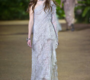 &bdquo;Elie Saab&ldquo; 2016 m. pavasario-vasaros kolekcijos modelis