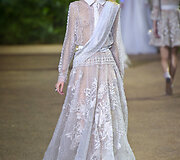 &bdquo;Elie Saab&ldquo; 2016 m. pavasario-vasaros kolekcijos modelis