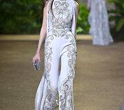 &bdquo;Elie Saab&ldquo; 2016 m. pavasario-vasaros kolekcijos modelis