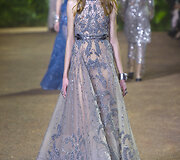 &bdquo;Elie Saab&ldquo; 2016 m. pavasario-vasaros kolekcijos modelis