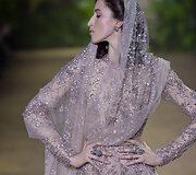 &bdquo;Elie Saab&ldquo; 2016 m. pavasario-vasaros kolekcijos modelis