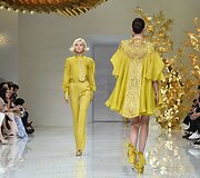 &bdquo;Guo Pei&ldquo; 2016 m. pavasario-vasaros kolekcijos modelis