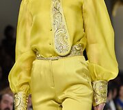&bdquo;Guo Pei&ldquo; 2016 m. pavasario-vasaros kolekcijos modelis