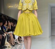 &bdquo;Guo Pei&ldquo; 2016 m. pavasario-vasaros kolekcijos modelis