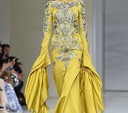 &bdquo;Guo Pei&ldquo; 2016 m. pavasario-vasaros kolekcijos modelis