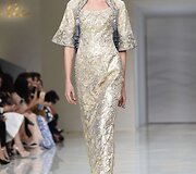 &bdquo;Guo Pei&ldquo; 2016 m. pavasario-vasaros kolekcijos modelis