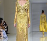 &bdquo;Guo Pei&ldquo; 2016 m. pavasario-vasaros kolekcijos modelis