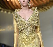&bdquo;Guo Pei&ldquo; 2016 m. pavasario-vasaros kolekcijos modelis
