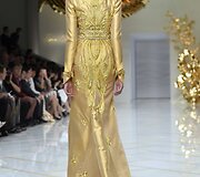 &bdquo;Guo Pei&ldquo; 2016 m. pavasario-vasaros kolekcijos modelis
