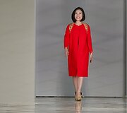 &bdquo;Guo Pei&ldquo; 2016 m. pavasario-vasaros kolekcijos modelis