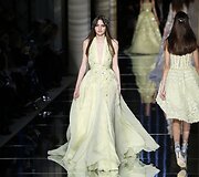 &bdquo;Zuhair Murad&ldquo; 2016 m. pavasario-vasaros kolekcijos modelis