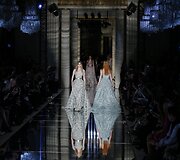 &bdquo;Zuhair Murad&ldquo; 2016 m. pavasario-vasaros kolekcijos modelis