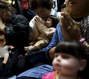 Užkalbėtos tailandiečių lėlės &ndash; vaikai-angelai &ndash; tikima atne&scaron;a laimę ir turtus