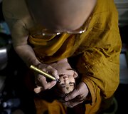 Užkalbėtos tailandiečių lėlės &ndash; vaikai-angelai &ndash; tikima atne&scaron;a laimę ir turtus
