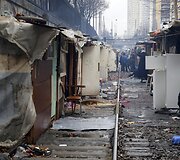 Romų stovykla ant apleistų bėgių Paryžiuje