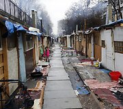 Romų stovykla ant apleistų bėgių Paryžiuje