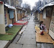 Romų stovykla ant apleistų bėgių Paryžiuje