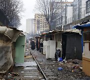 Romų stovykla ant apleistų bėgių Paryžiuje