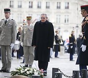 Raulio Castro istorinis vizitas Paryžiuje