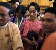 Mianmaro parlamente darbą pradeda Aung San Suu Kyi partija