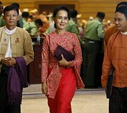 Mianmaro parlamente darbą pradeda Aung San Suu Kyi partija
