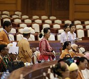 Mianmaro parlamente darbą pradeda Aung San Suu Kyi partija