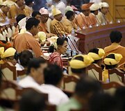 Mianmaro parlamente darbą pradeda Aung San Suu Kyi partija